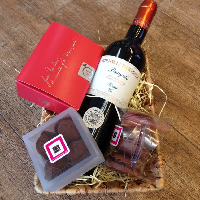 Valentine's day gifts for him - wine, wine accessories, gift basket - Atelier Monnier, French Bakery in Miami, French restaurant miami, French food miami, café miami, coffee shop miami, catering miami, wine boutique miami, winery miami, wine tasting miami, wine pairing miami, brunch miami, best brunch miami