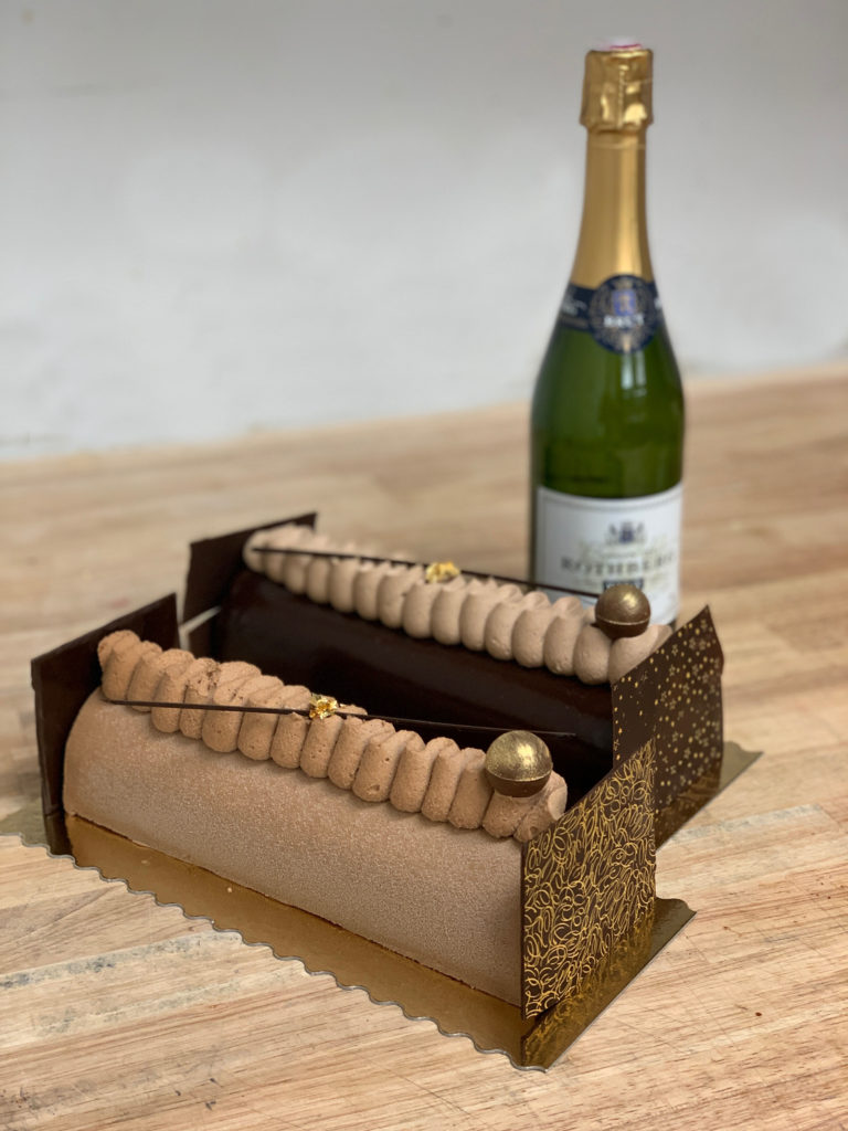 Christmas 2019 at Atelier Monnier, french bakery and wine store in Miami - Buches de noel Yule log Champagne
