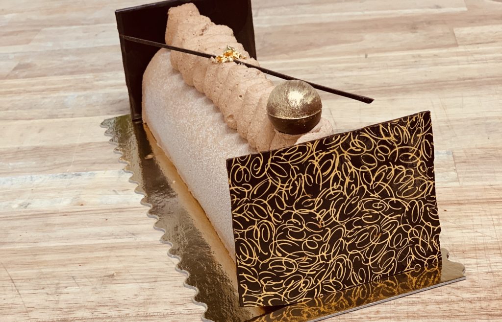 Buche lait crunchy Christmas 2019 at Atelier Monnier, french bakery and wine store in Miami - Buches de noel Yule log Champagne