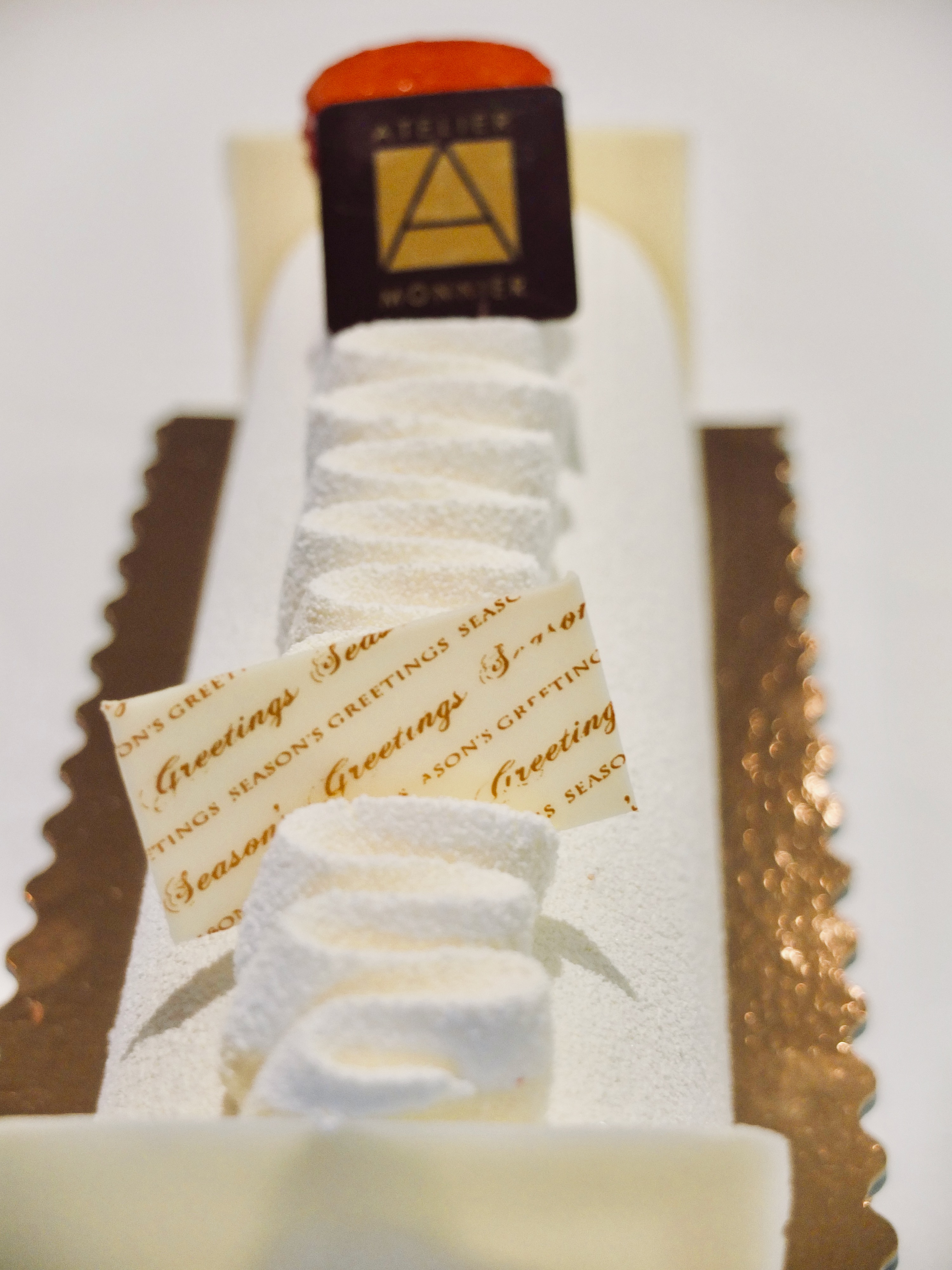 Buche rose de noel Christmas 2019 at Atelier Monnier, french bakery and wine store in Miami - Buches de noel Yule log Champagne