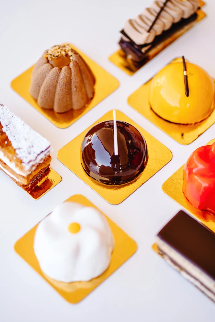 tarts and cakes. Sweet Treats - individuals Atelier Monnier